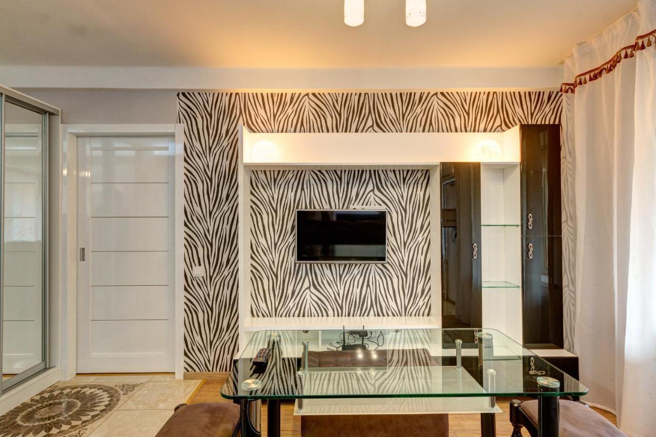 Excellent Apartment Druzhby Narodov Boulevard 3A. Lybedskaya Metro Station Kyiv Exterior photo
