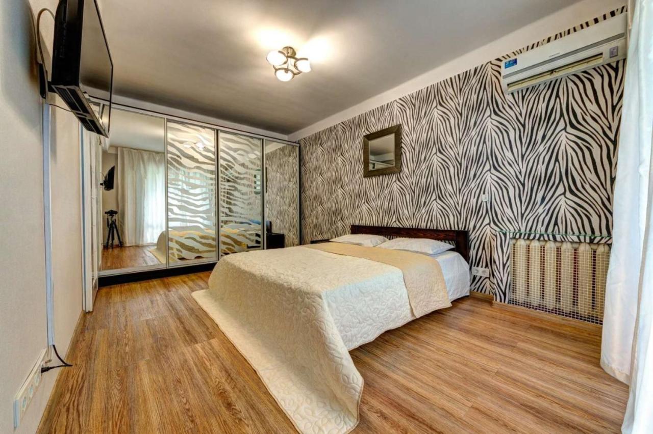 Excellent Apartment Druzhby Narodov Boulevard 3A. Lybedskaya Metro Station Kyiv Exterior photo